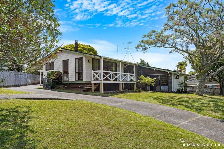 Photo of property in 26 Cron Avenue, Te Atatu South, Auckland, 0610