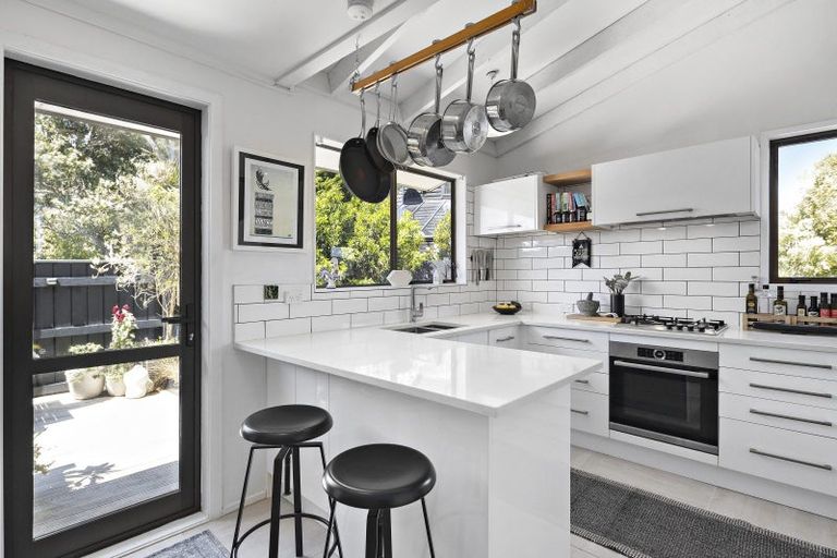 Photo of property in 14a Indira Place, Khandallah, Wellington, 6035