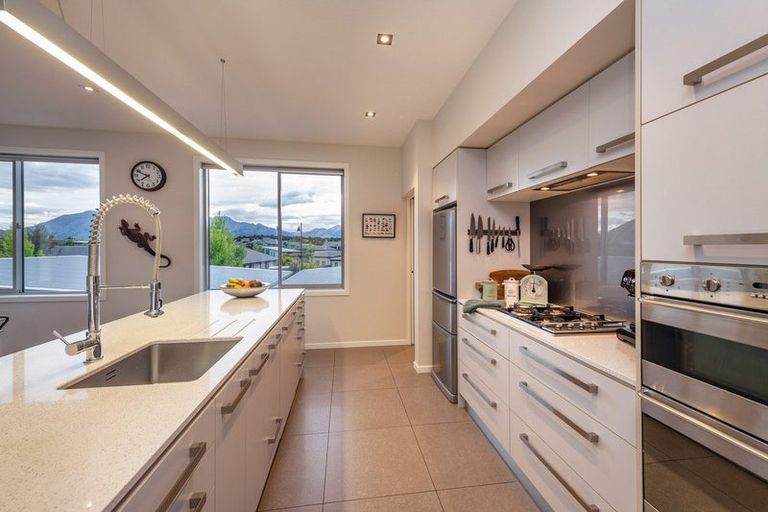 Photo of property in 10 Sunnyside Lane, Wanaka, 9305