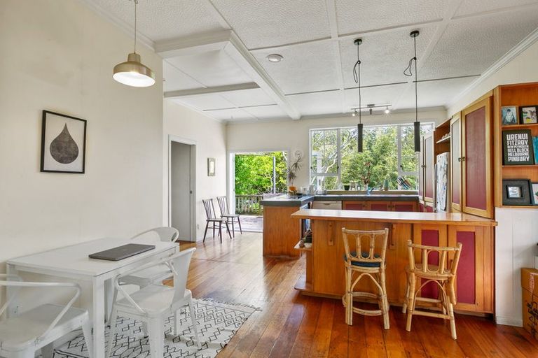 Photo of property in 222 Frankley Road, Frankleigh Park, New Plymouth, 4310