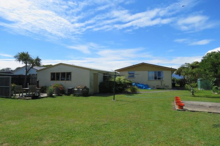 Photo of property in 10 Cook Street, Carters Beach, Westport, 7825