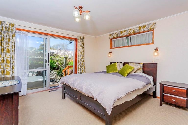 Photo of property in 2/38 Akoranga Drive, Northcote, Auckland, 0627