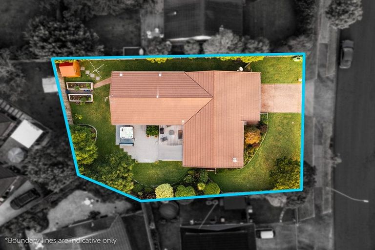 Photo of property in 8 Kuripaka Crescent, The Gardens, Auckland, 2105