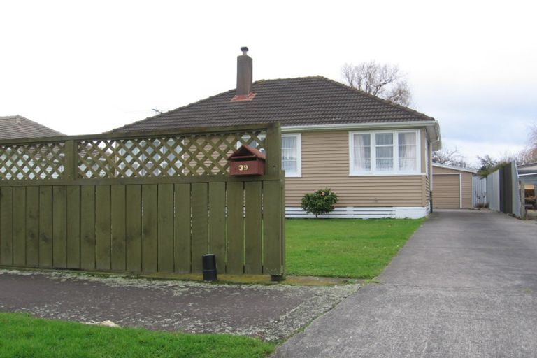 Photo of property in 39 Tweed Street, Roslyn, Palmerston North, 4414