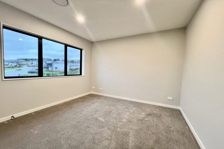 Photo of property in 16 Kiokio Place, Swanson, 0614