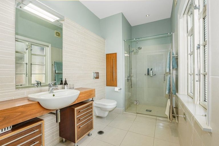 Photo of property in 33 Cheviot Road, Lowry Bay, Lower Hutt, 5013