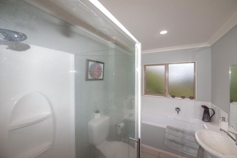 Photo of property in 50 Erlestoke Crescent, Churton Park, Wellington, 6037