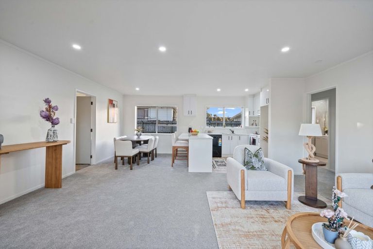 Photo of property in 2/24 Waimana Road, Conifer Grove, Takanini, 2112