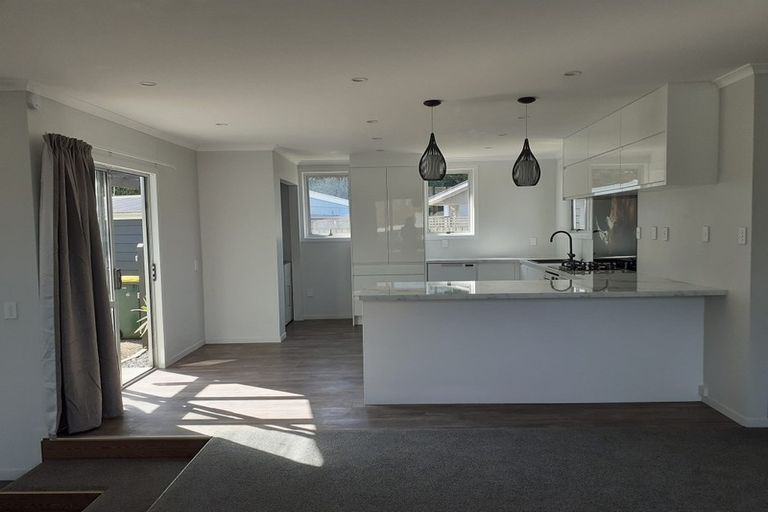 Photo of property in 27 Vancouver Place, Marfell, New Plymouth, 4310
