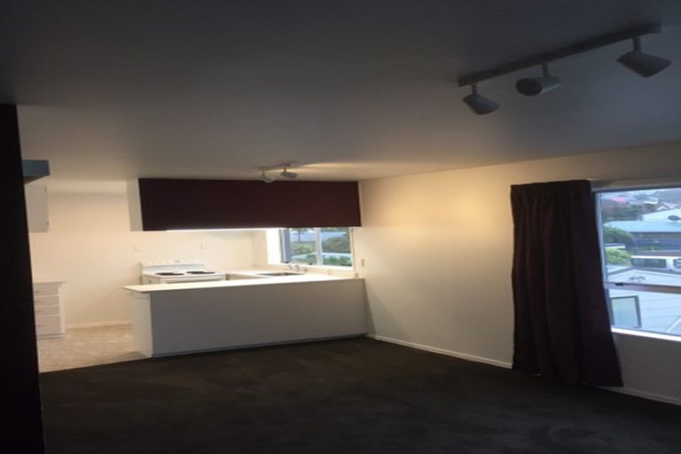 Photo of property in 2/218 Onepu Road, Lyall Bay, Wellington, 6022