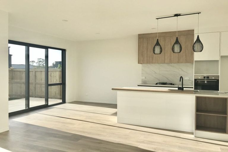 Photo of property in 115 Waekahu Road, Westgate, 0814