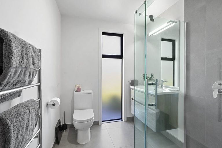 Photo of property in 2/31 Links Drive, Waiwhakaiho, New Plymouth, 4312