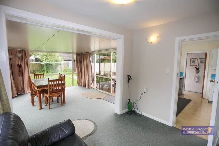 Photo of property in 124 Memorial Avenue, Burnside, Christchurch, 8053