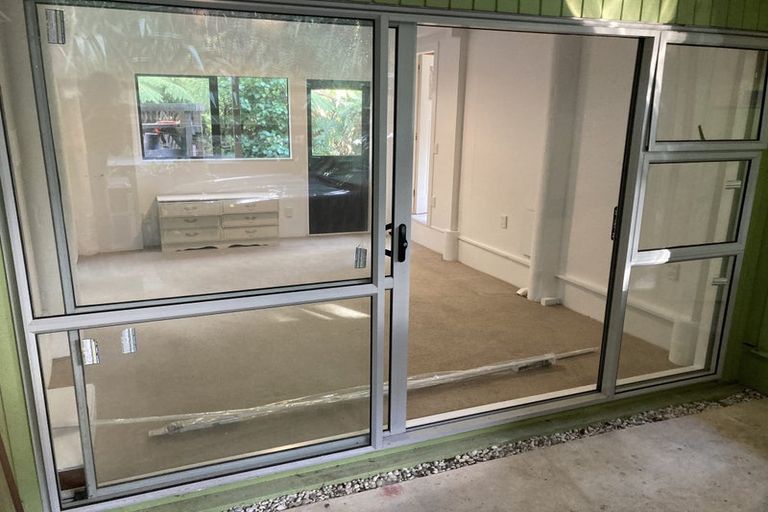 Photo of property in 89 Glenesk Road, Piha, New Lynn, 0772