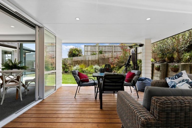 Photo of property in 22 Ballintoy Park Drive, Welcome Bay, Tauranga, 3175