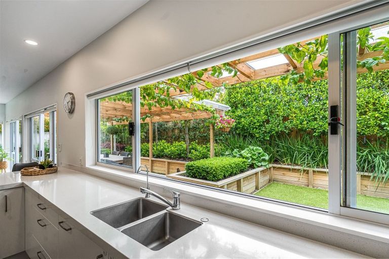 Photo of property in 2/54 Norwood Road, Bayswater, Auckland, 0622