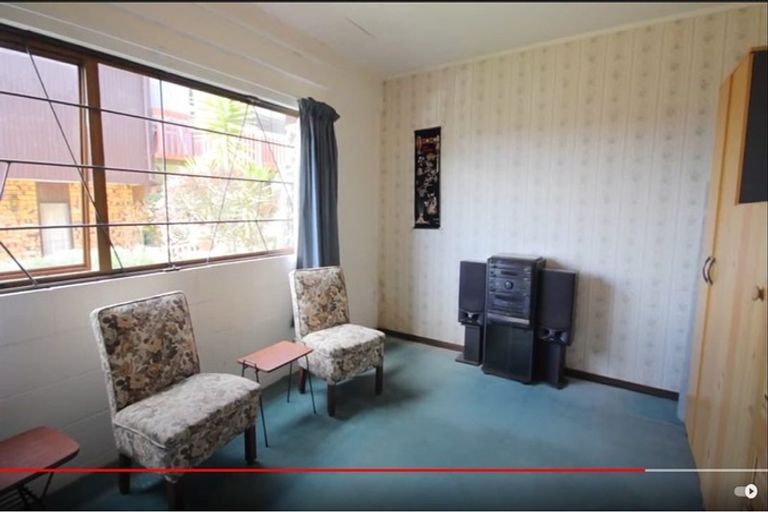 Photo of property in 1/4 Lydford Place, Glendene, Auckland, 0602