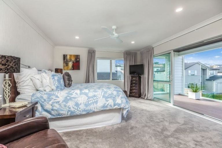 Photo of property in 15 Tawa Place, Orewa, 0931
