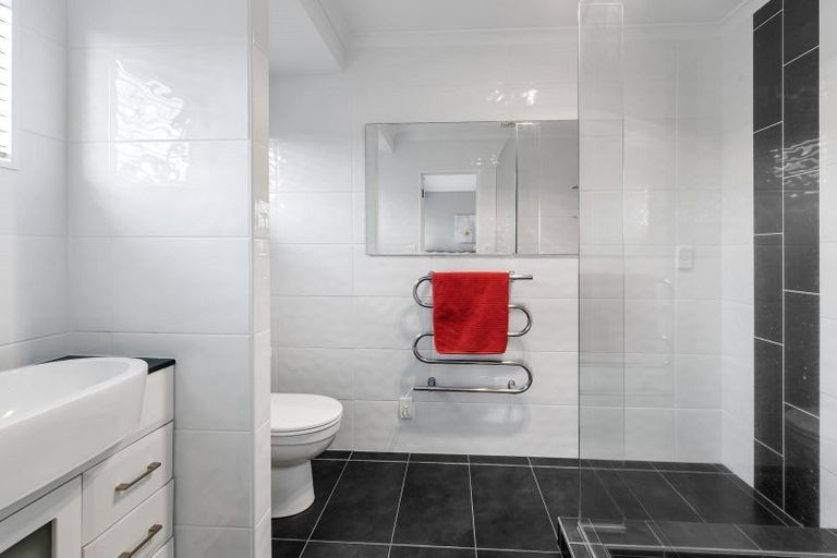 Photo of property in 2/13 Arran Road, Browns Bay, Auckland, 0630