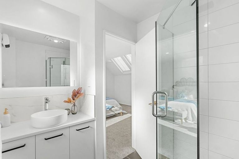 Photo of property in 15 Parkham Drive, Burnside, Christchurch, 8053