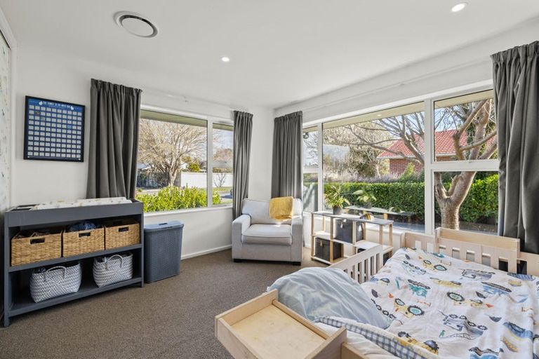 Photo of property in 6 Kingsgate Place, Burnside, Christchurch, 8053