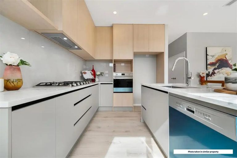 Photo of property in 36 Whakairo Crescent, Gulf Harbour, Whangaparaoa, 0930