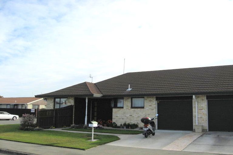 Photo of property in 1/1 Iona Place, Sockburn, Christchurch, 8042