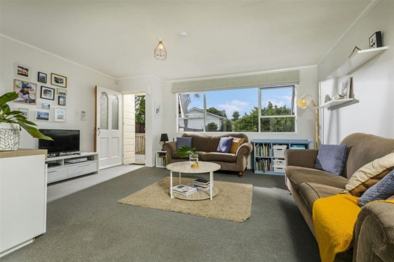 Photo of property in 2/13 Talavera Place, Te Atatu South, Auckland, 0602