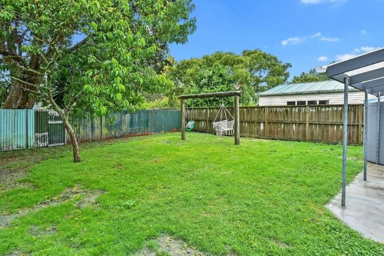 Photo of property in 4 Kawakawa-orere Road, Kawakawa Bay, Papakura, 2585