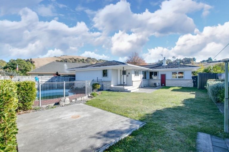 Photo of property in 11 Trigg Crescent, Taradale, Napier, 4112