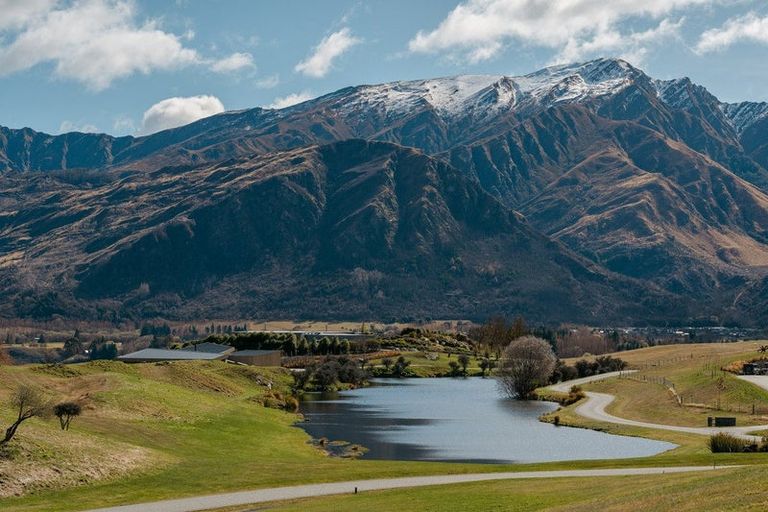 Photo of property in 6 Bendemeer Lane, Lake Hayes, Queenstown, 9371