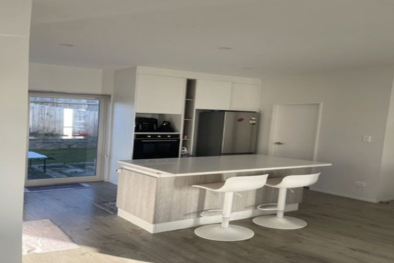 Photo of property in 3b Poruru Close, Papakura, 2110