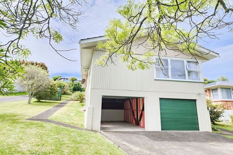 Photo of property in 73 Lynden Avenue, Hillcrest, Auckland, 0627