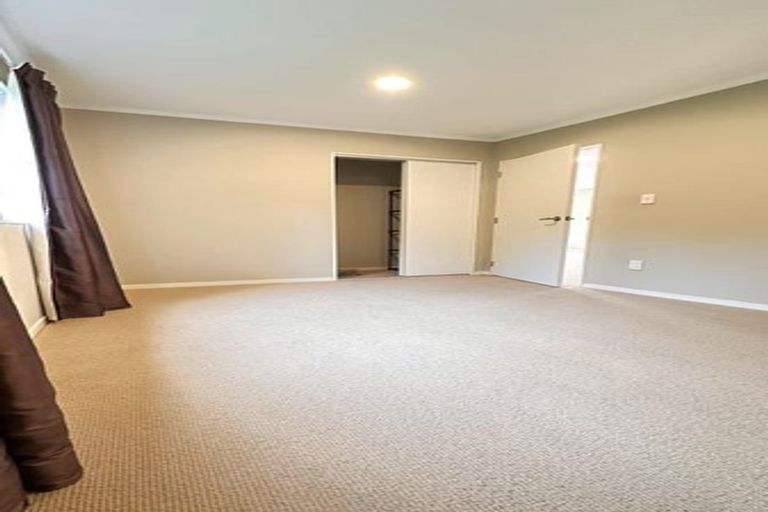 Photo of property in 60 Marine Parade, Mellons Bay, Auckland, 2014
