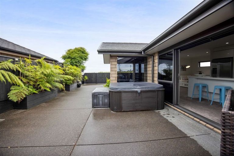 Photo of property in 17 Wentworth Lane, Waiwhakaiho, New Plymouth, 4312