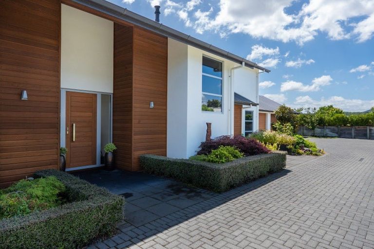 Photo of property in 24 Pukenamu Road, Rainbow Point, Taupo, 3330