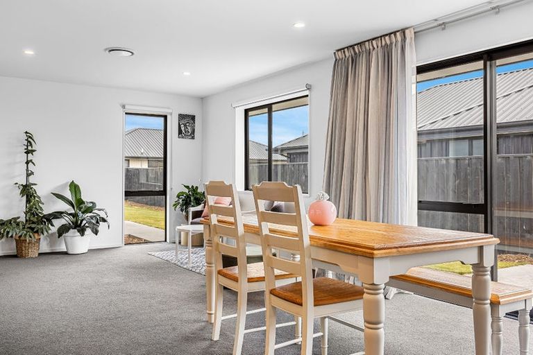 Photo of property in 74 Hilton Drive, Amberley, 7410