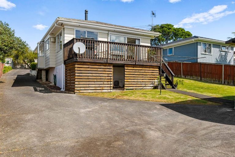Photo of property in 16 Arlette Place, Massey, Auckland, 0614