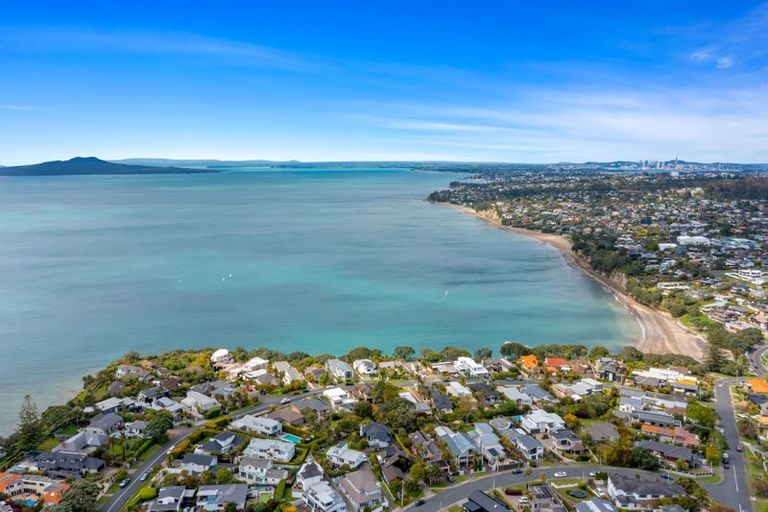 Photo of property in 2/19 Churchill Road, Murrays Bay, Auckland, 0630