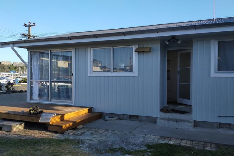 Photo of property in 16 Meeanee Quay, Westshore, Napier, 4110