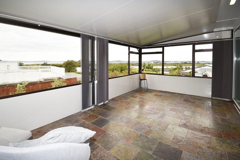 Photo of property in 26 Jaemont Avenue, Te Atatu South, Auckland, 0610