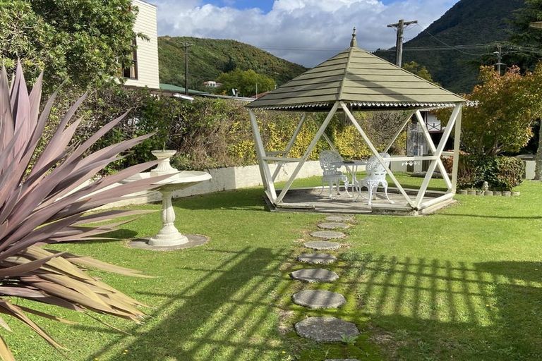 Photo of property in 12 Dorset Street, Picton, 7220