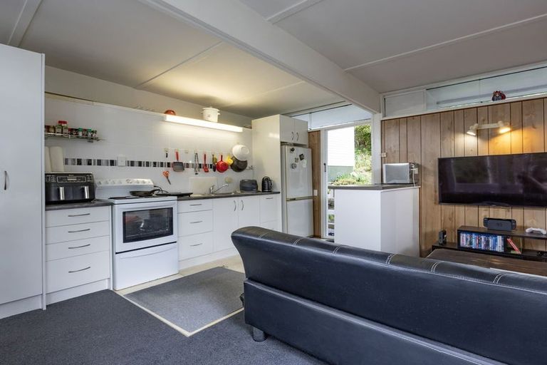 Photo of property in 42 Rangiwai Road, Titirangi, Auckland, 0604