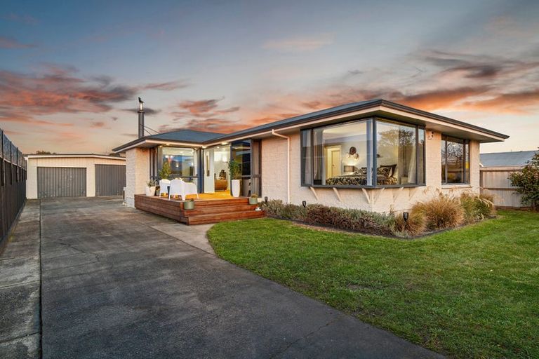 Photo of property in 320 Main North Road, Redwood, Christchurch, 8051