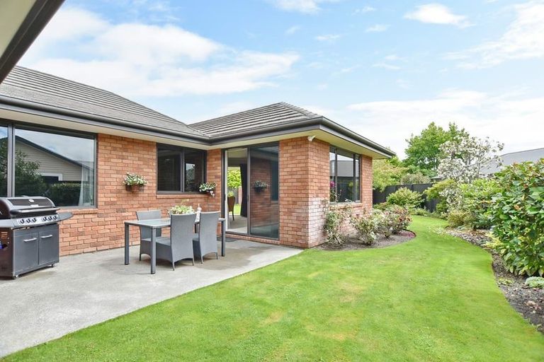 Photo of property in 6 Taunton Place, Rangiora, 7400