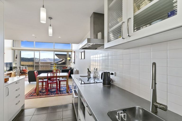 Photo of property in Portal Apartments, 8a/42 Cable Street, Te Aro, Wellington, 6011