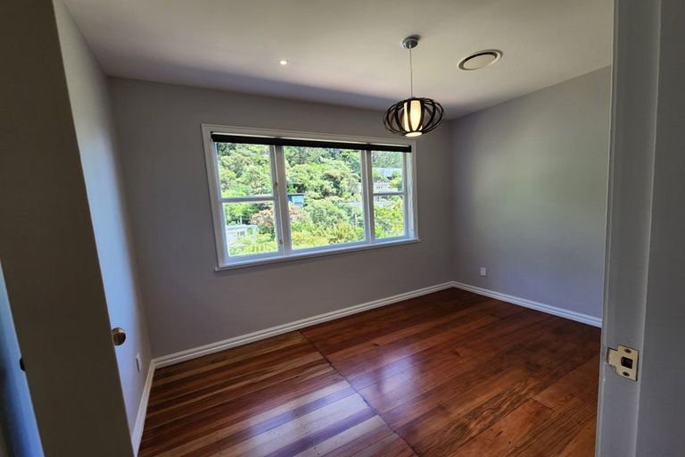 Photo of property in 43 Rona Street, Eastbourne, Lower Hutt, 5013