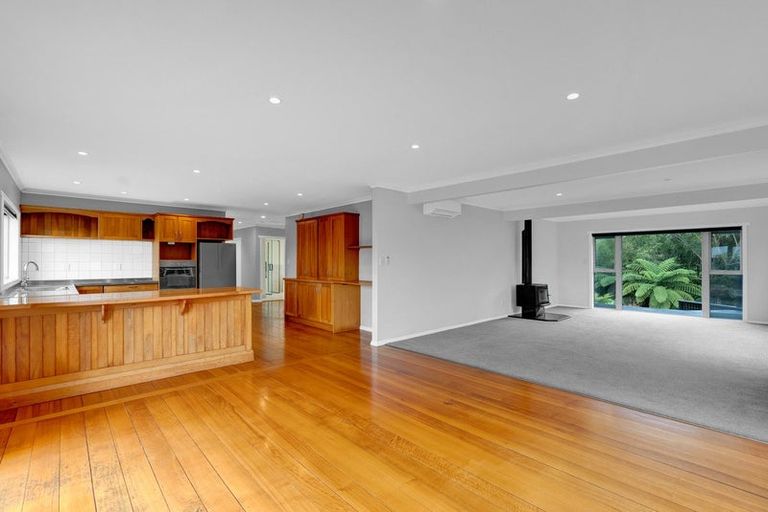 Photo of property in 82 Wairau Road, Oakura, 4314