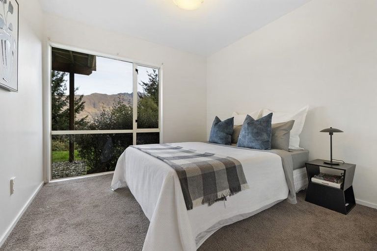 Photo of property in 2a Bird Place, Fernhill, Queenstown, 9300