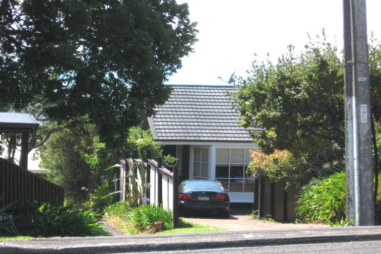 Photo of property in 2/381 Beach Road, Mairangi Bay, Auckland, 0630